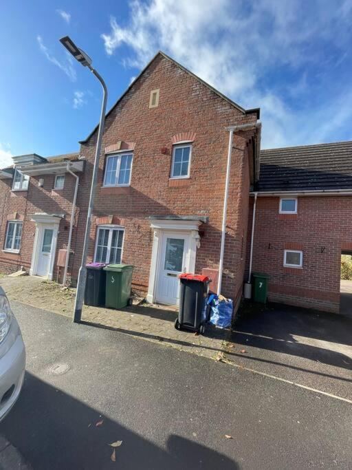 5 Holborn Spacious Home Redhill  المظهر الخارجي الصورة