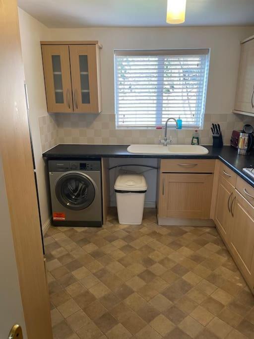 5 Holborn Spacious Home Redhill  المظهر الخارجي الصورة